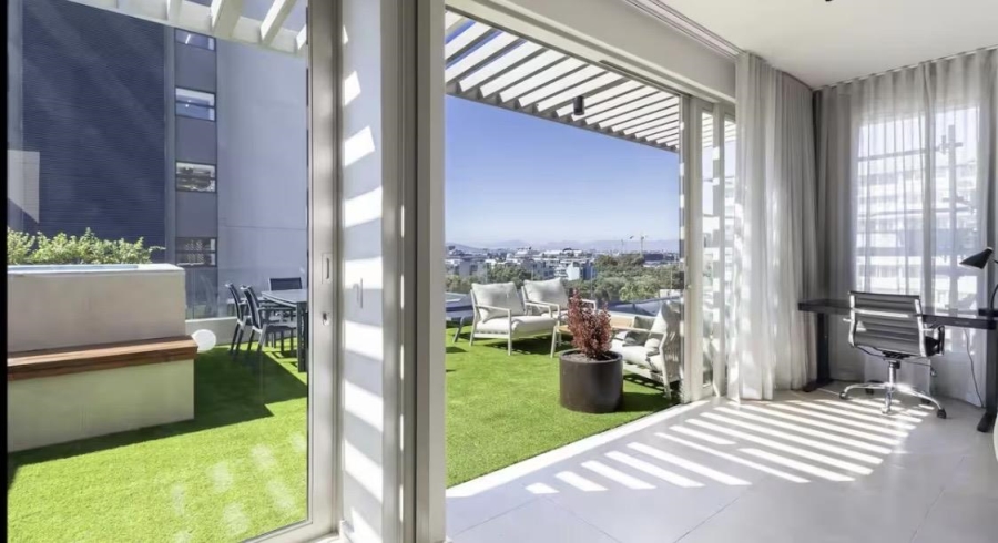 To Let 3 Bedroom Property for Rent in Green Point Western Cape